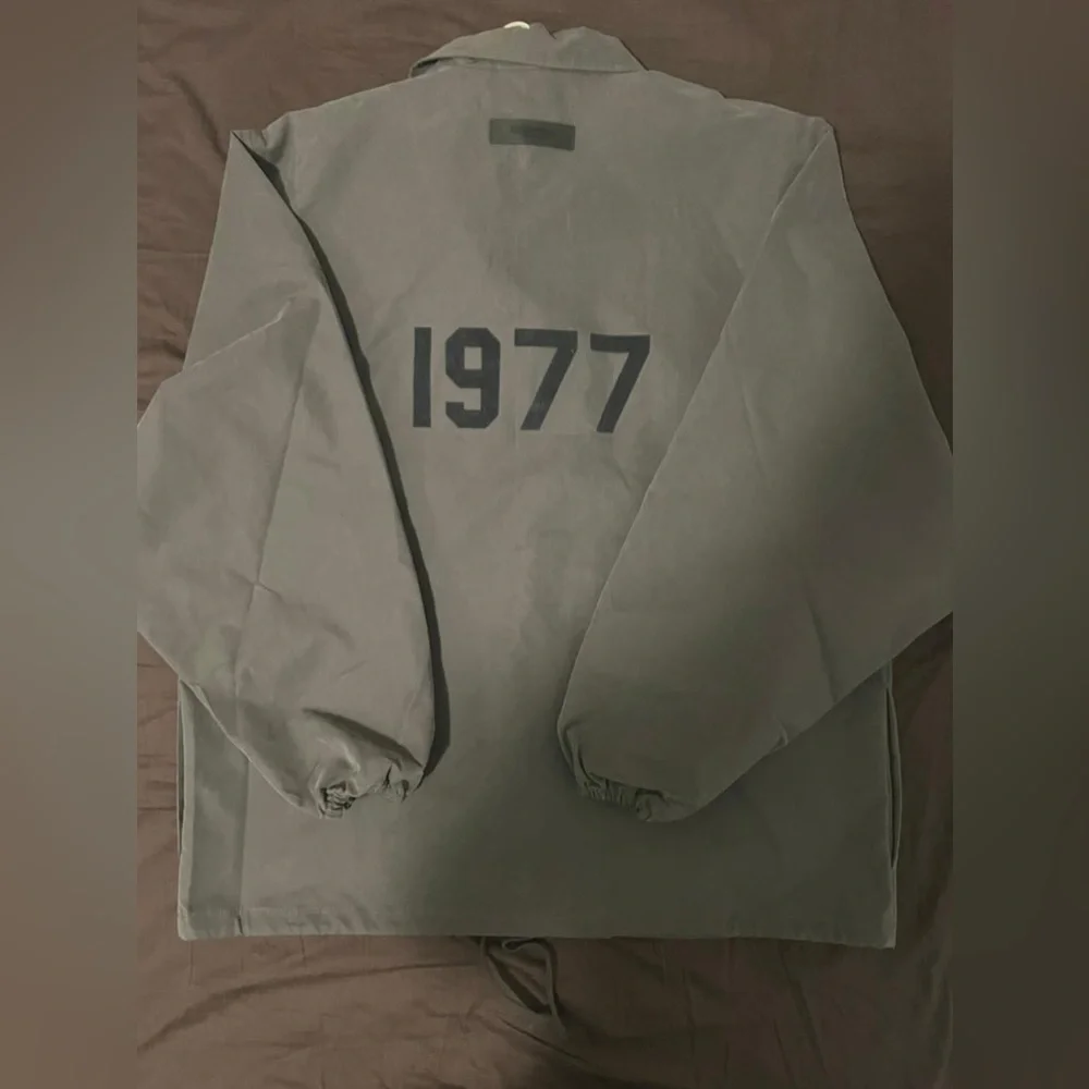 Essentials Shirt - Picture 3 of 4